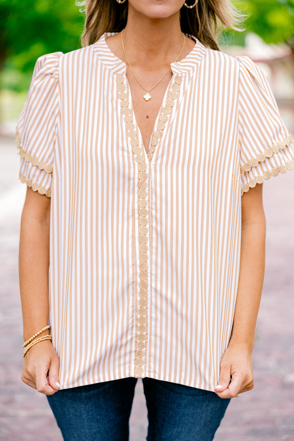 Chic Soul plus size clothing, brown striped top with flutter sleeves and a brow polka dot detail going down the center of the shirt and on the sleeves 