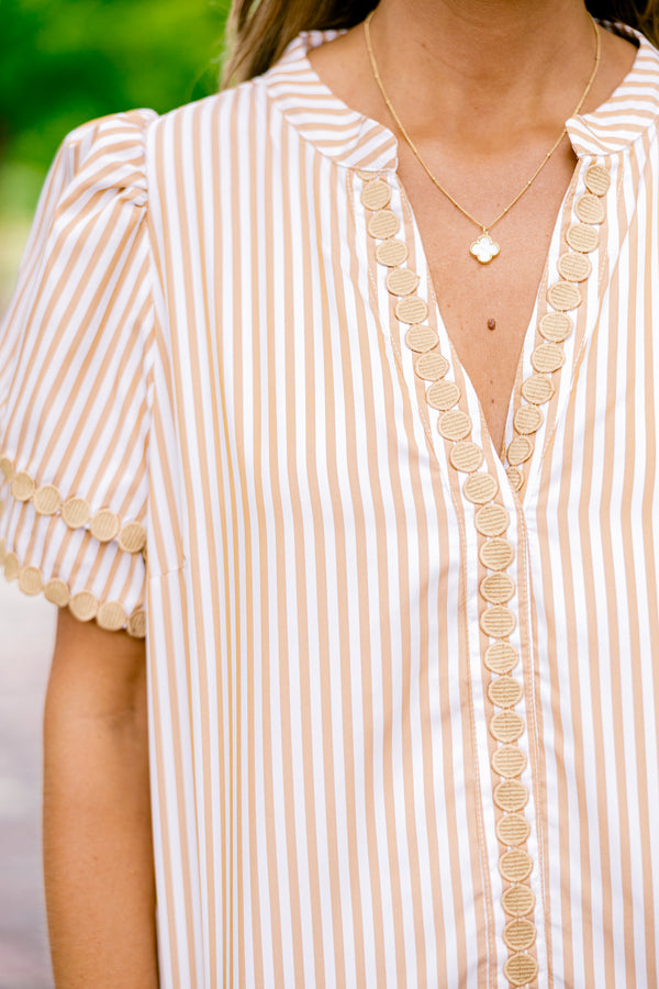 Chic Soul plus size clothing, brown striped top with flutter sleeves and a brow polka dot detail going down the center of the shirt and on the sleeves 