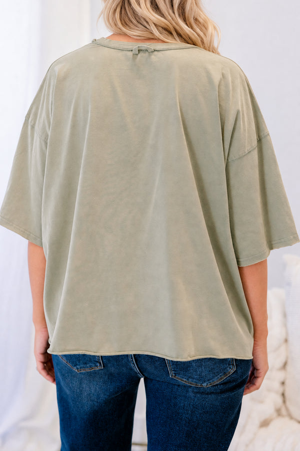 Chic Soul plus size clothing, light grey-green short sleeve slightly cropped tee with a vintage Santa wearing a pink hat 