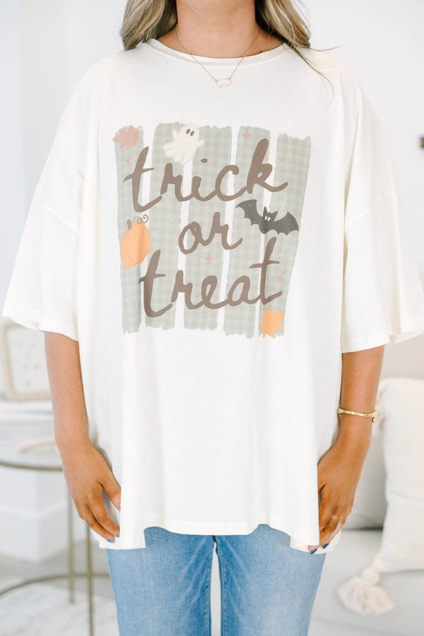 Plus size ivory boyfriend tee with a 'Trick or Treat' graphic, featuring a flowy, oversized fit.