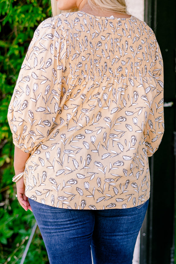 Chic Soul Plus size clothing, yellow top with bubble sleeves that has a leafy floral pattern 