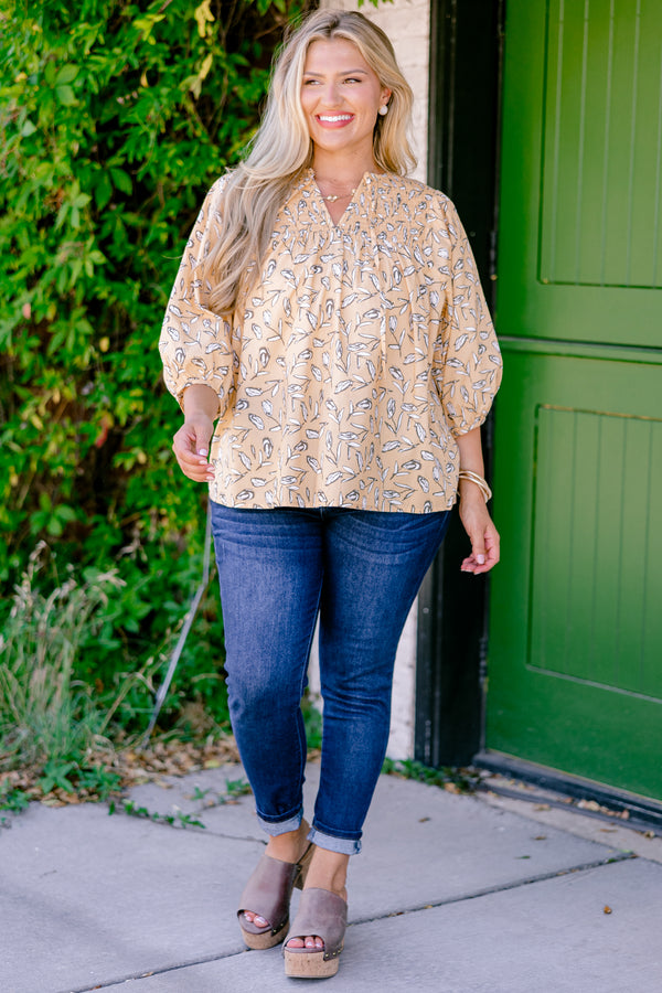 Chic Soul Plus size clothing, yellow top with bubble sleeves that has a leafy floral pattern 