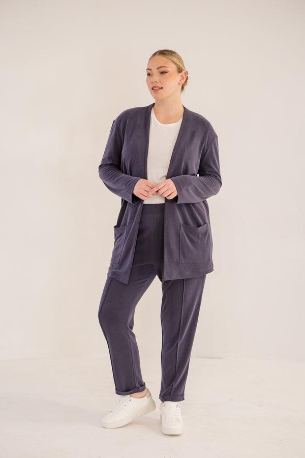 Chic Soul plus size clothing, ink navy long sleeve minimal flowy cardigan with side pockets in the front