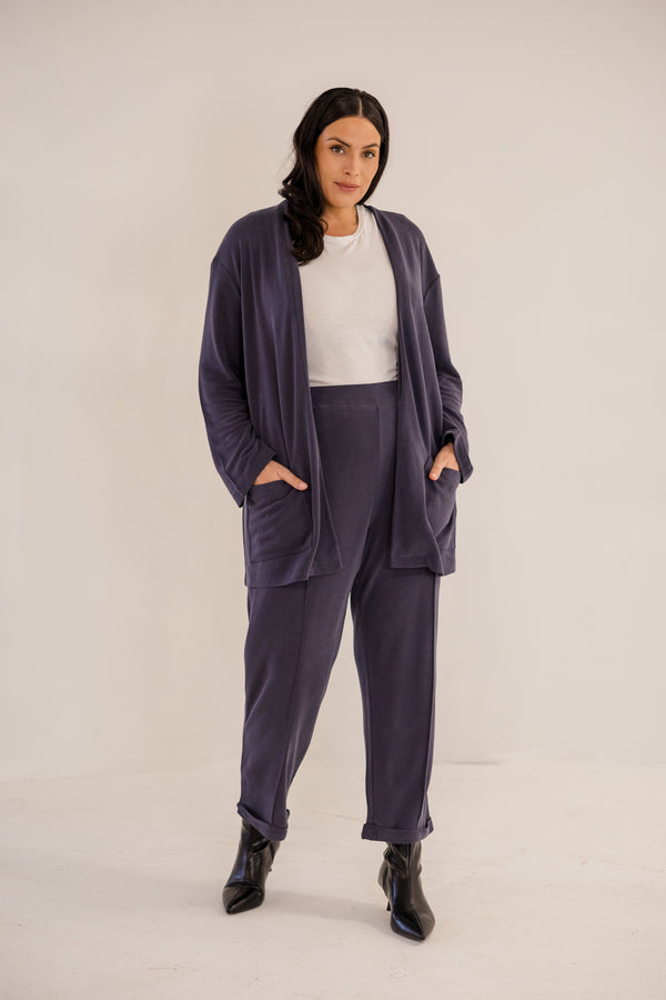 Chic Soul plus size clothing, ink navy long sleeve minimal flowy cardigan with side pockets in the front
