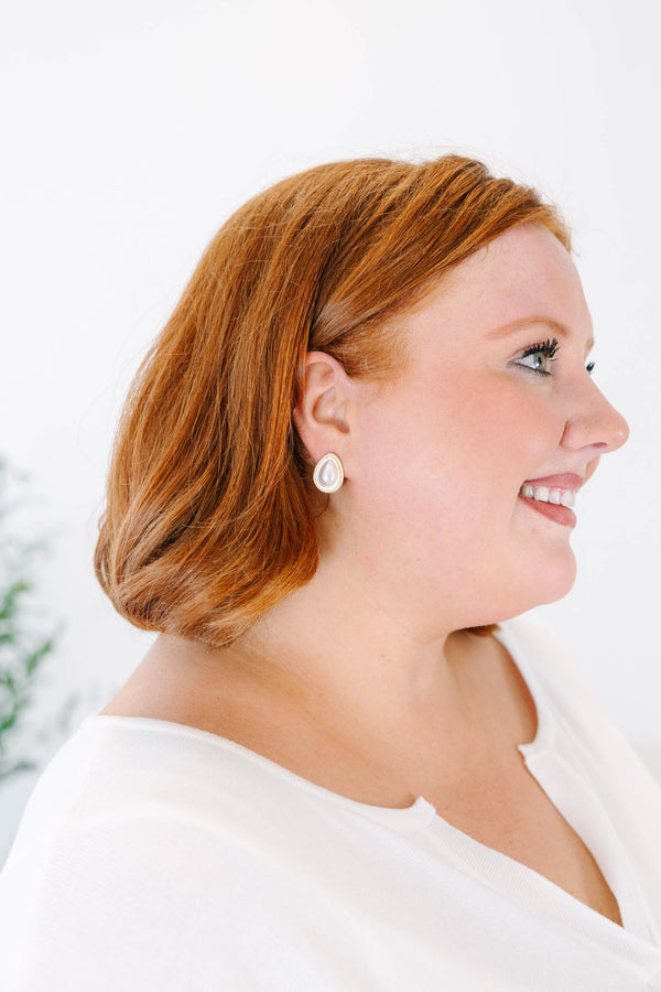 Plus Size teardrop-shaped cream pearl stud earrings with a textured gold-tone border.