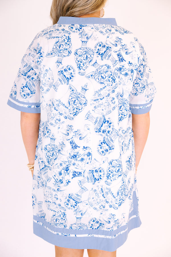 Chic Soul plus size clothing, blue and white toile print short sleeve shift dress with light blue trim detailing

