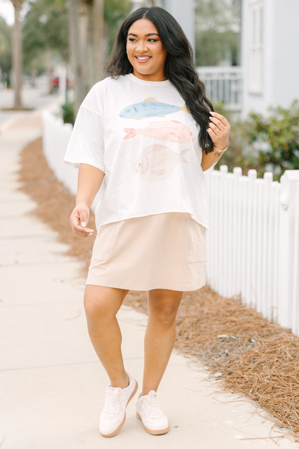 Chic Soul plus size clothing, white short sleeve graphic tee with three different fish graphics on the center of the shirt going horizontal and the color of the fish are blue light red and light brown 