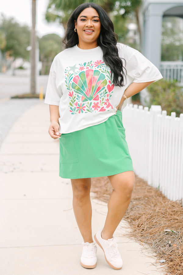 Chic Soul plus size clothing, white short sleeve cropped vintage wash tee with with pastel watercolor pink green and turquoise seashell and flowers on the front of the tee