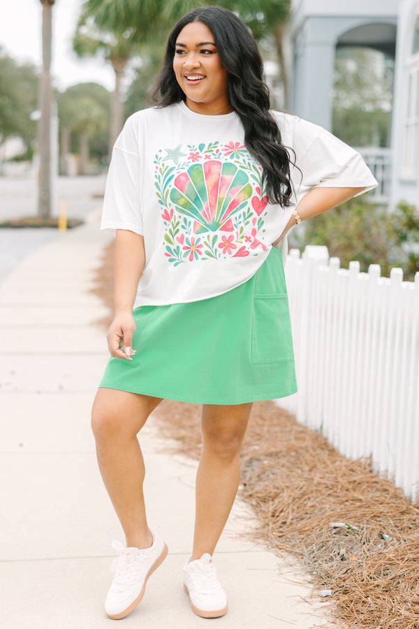 Chic Soul plus size clothing, white short sleeve cropped vintage wash tee with with pastel watercolor pink green and turquoise seashell and flowers on the front of the tee