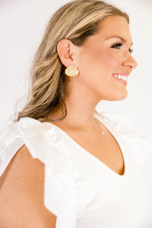 Chic Soul plus size clothing, small gold seashell stud earrings with small pearl embellishment on the seashells