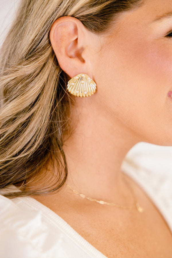 Chic Soul plus size clothing, small gold seashell stud earrings with small pearl embellishment on the seashells