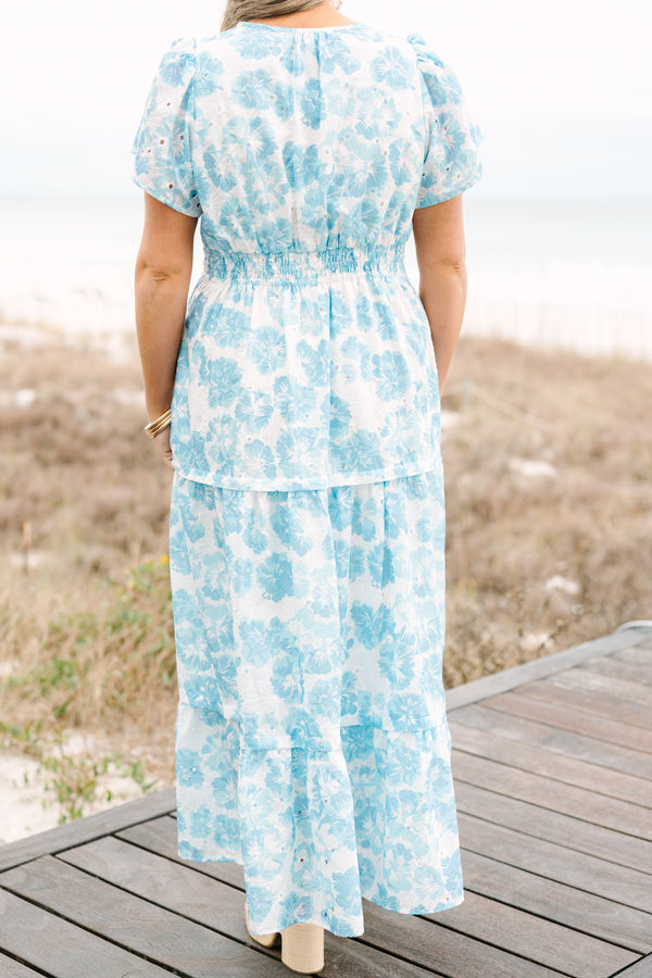 Chic soul plus size clothing, light blue and white floral print wide sleeve tiered maxi dress that cinches at the waist