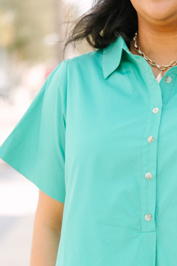 Chic Soul plus size clothing, Kelly green knee length dress with short sleeves a collar detail and buttons going down the neckline to the bottom of the chest area 