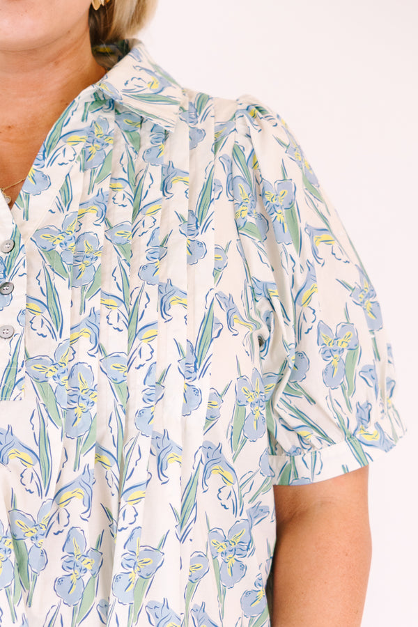 Chic Soul plus size clothing, light blue, green, and yellow floral patterned short puff sleeve top with v neckline and 3 buttons coming down from the neckline
