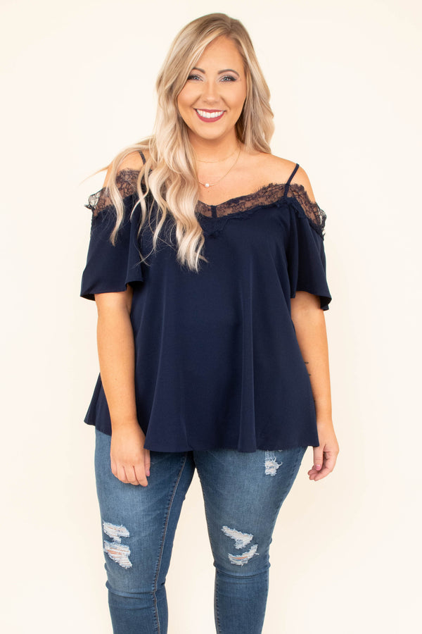 FLOWY COLD SHOULDER TOP