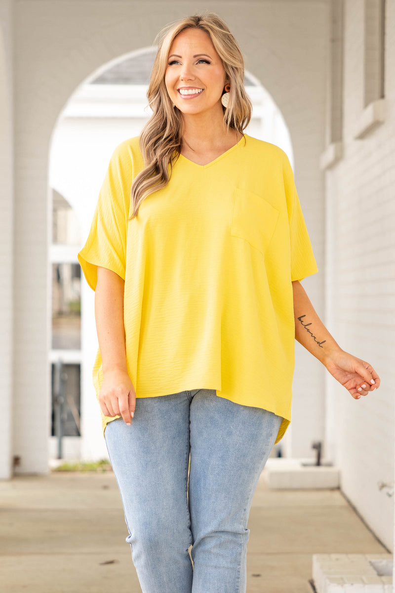 Refer To Yellow T-shirt Outfit Ideas