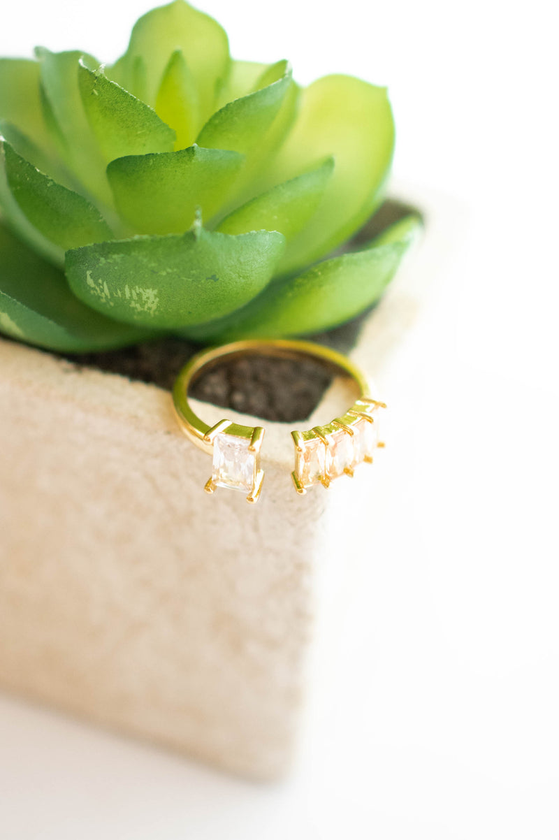 Classy Golden Ring With Green Crystal